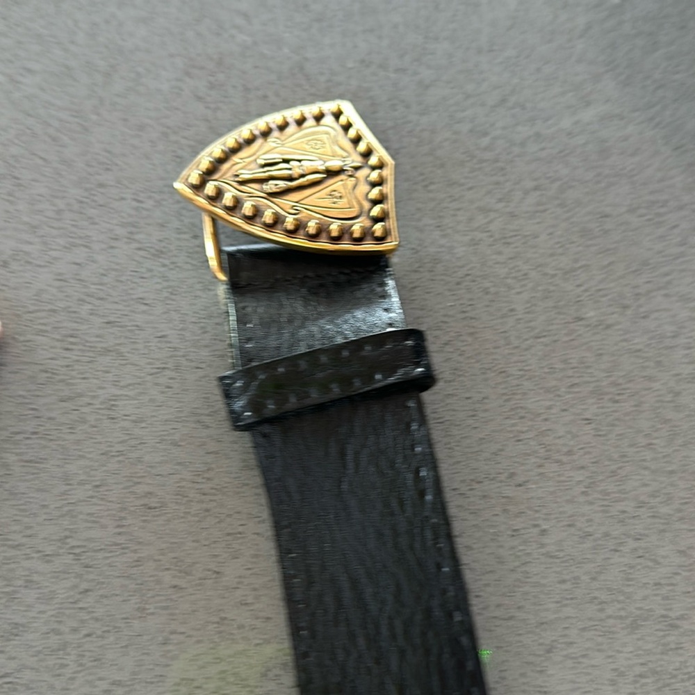 Gucci black leather belt size 38 with gold clasp